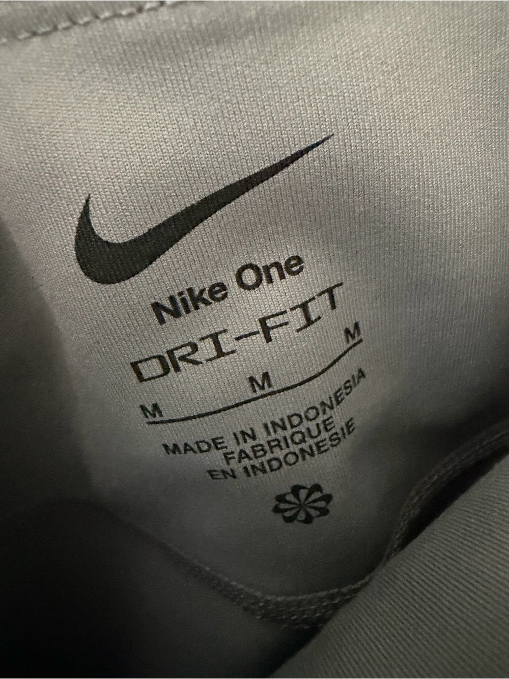 Nike One Dri-FIT Leggings in Light Gray and Black Print - Picture 3 of 4